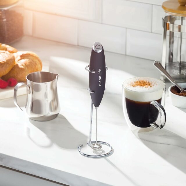 Handheld Milk Frother | Battery-Operated Stainless Steel Mixer with Stand | Perfect for Milk, Coffee, Lattes, Cappuccinos, Frappes, Matcha & Hot Chocolate | Versatile Egg Beater | Black