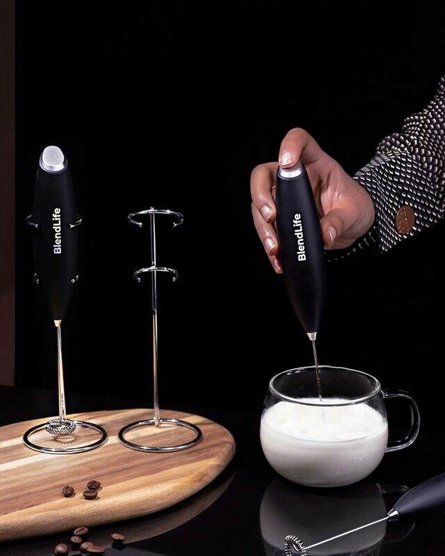 Handheld Milk Frother | Battery-Operated Stainless Steel Mixer with Stand | Perfect for Milk, Coffee, Lattes, Cappuccinos, Frappes, Matcha & Hot Chocolate | Versatile Egg Beater | Black