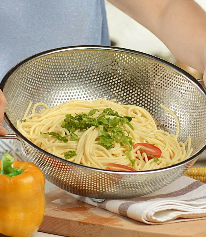 Sanskriti Exports Multipurpose Stainless Steel Colander Strainer Drainer with Handle for Rice Fruits Vegetable Noodles Pasta Beans Grains Washing Filter Basket for Kitchen (25.5x25.5x9 cm)