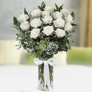15 White Roses in Glass Vase - Perfect for Any Occasion