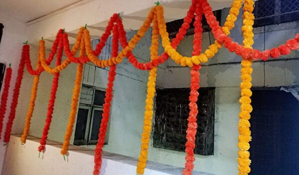 10 Pcs Indian Handmade Artificial Marigold Garland Flowers - 4.5-4.9Ft for Decoration - Image 6
