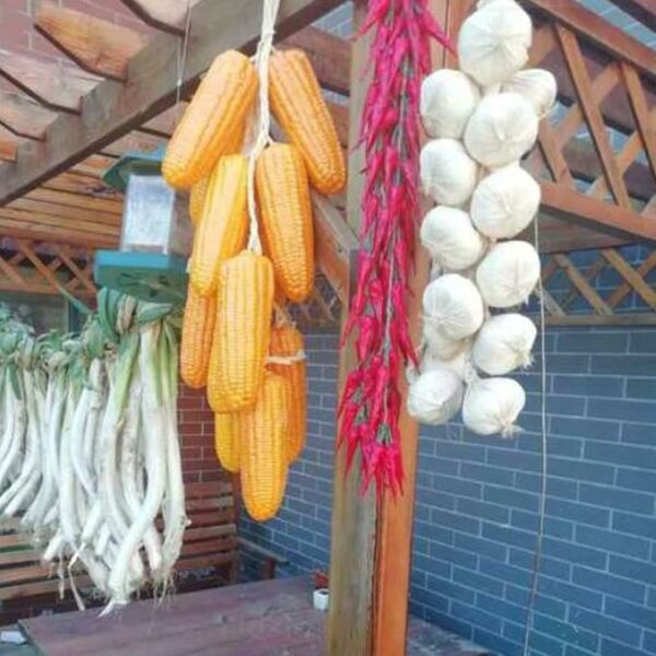 Artificial Garlic and Red Pepper Hanging String - 5 Bunches - Image 5